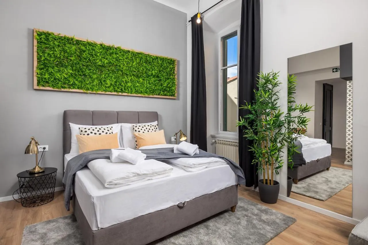 Apartments & Rooms One World