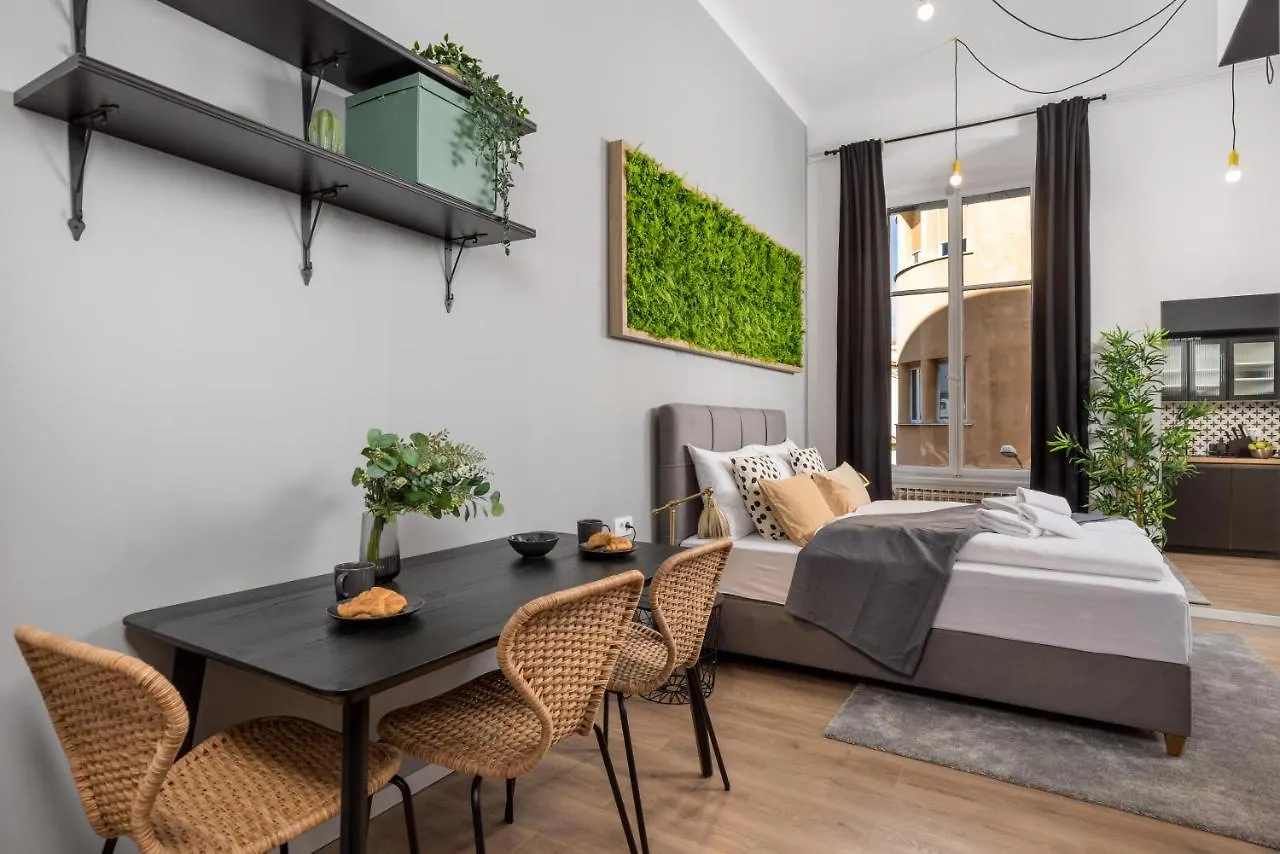 Apartments & Rooms One World 0*, Rijeka