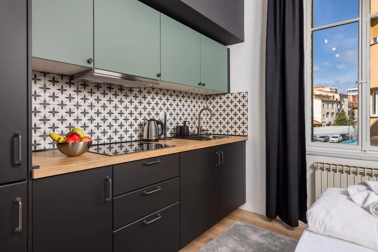 Apartments & Rooms One World